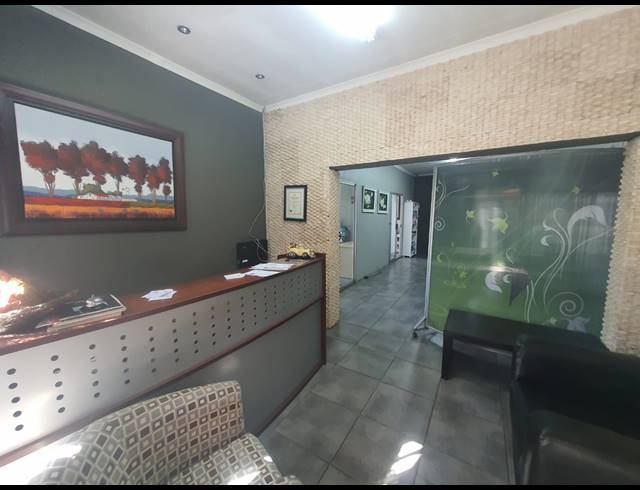 940M² BUSINESS FOR SALE IN BRACKENHURST